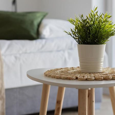 Ursus Sunny Studio For 4 Guests With Parking & Balcony By Noclegi Renters Варшава Екстериор снимка
