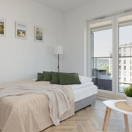 Ursus Sunny Studio For 4 Guests With Parking & Balcony By Noclegi Renters Варшава Екстериор снимка