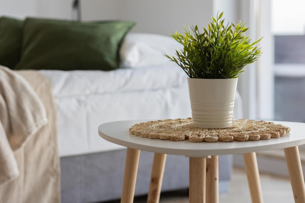 Ursus Sunny Studio For 4 Guests With Parking & Balcony By Noclegi Renters Варшава Екстериор снимка