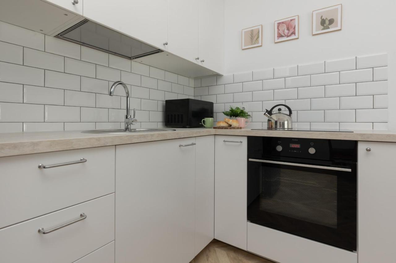 Ursus Sunny Studio For 4 Guests With Parking & Balcony By Noclegi Renters Варшава Екстериор снимка