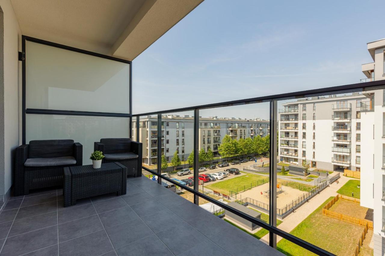 Ursus Sunny Studio For 4 Guests With Parking & Balcony By Noclegi Renters Варшава Екстериор снимка