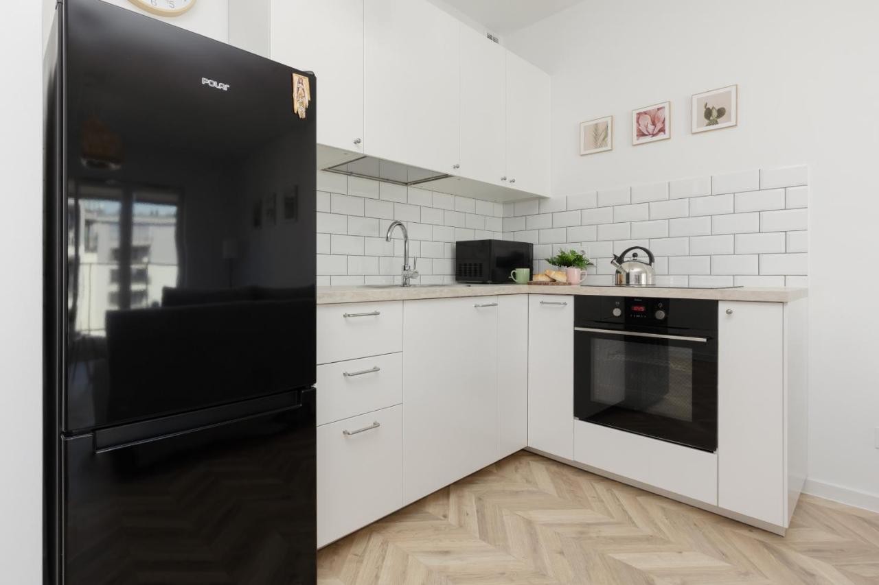 Ursus Sunny Studio For 4 Guests With Parking & Balcony By Noclegi Renters Варшава Екстериор снимка