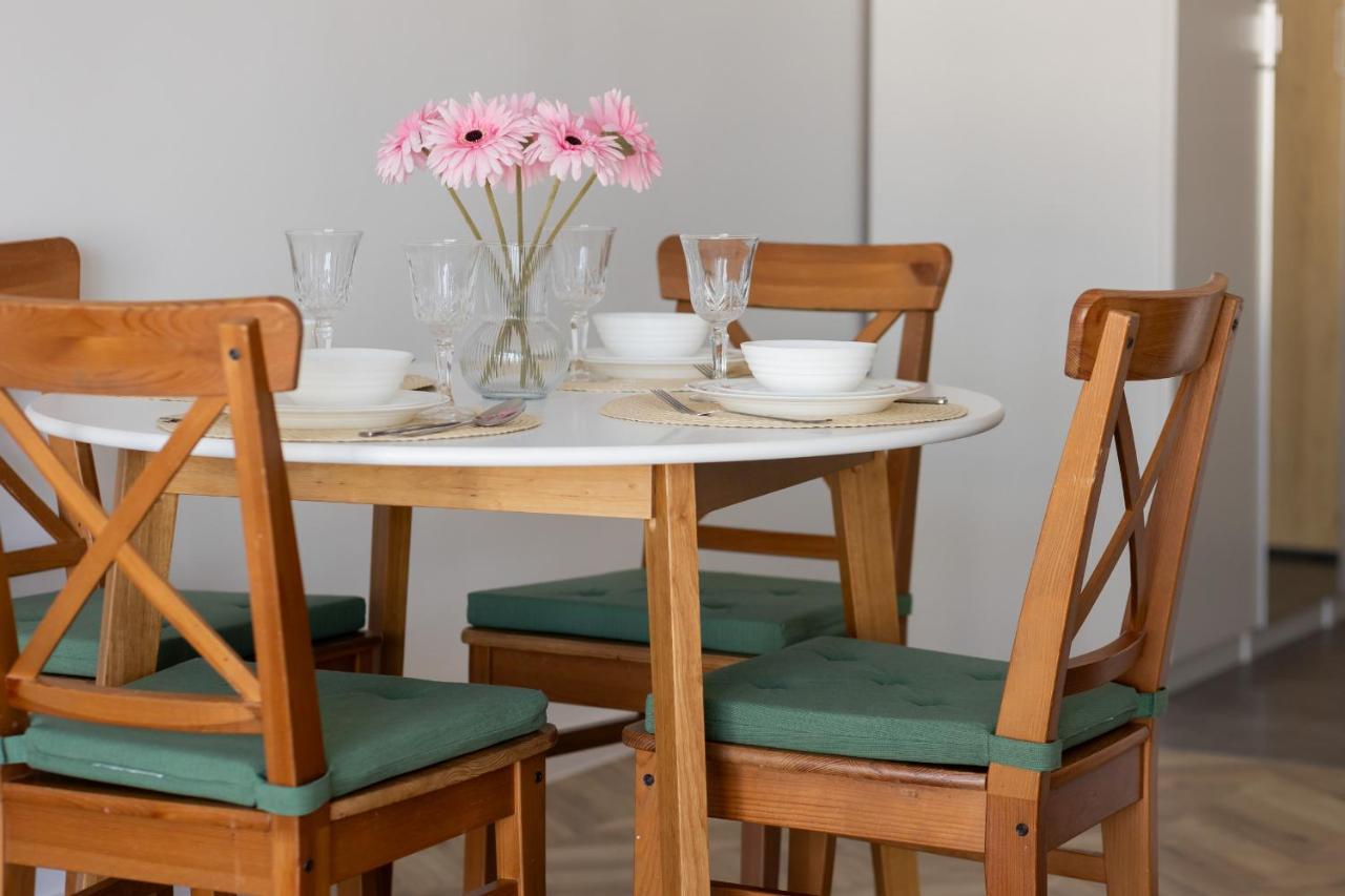 Ursus Sunny Studio For 4 Guests With Parking & Balcony By Noclegi Renters Варшава Екстериор снимка